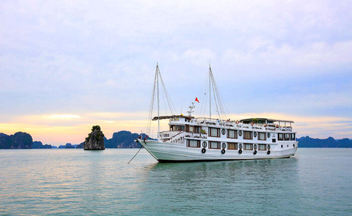 oiriental sails halong bay