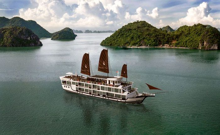 Perla Dawn Sails Halong