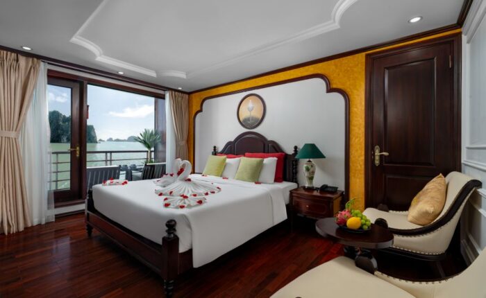 cycad cruise bai tu long bay