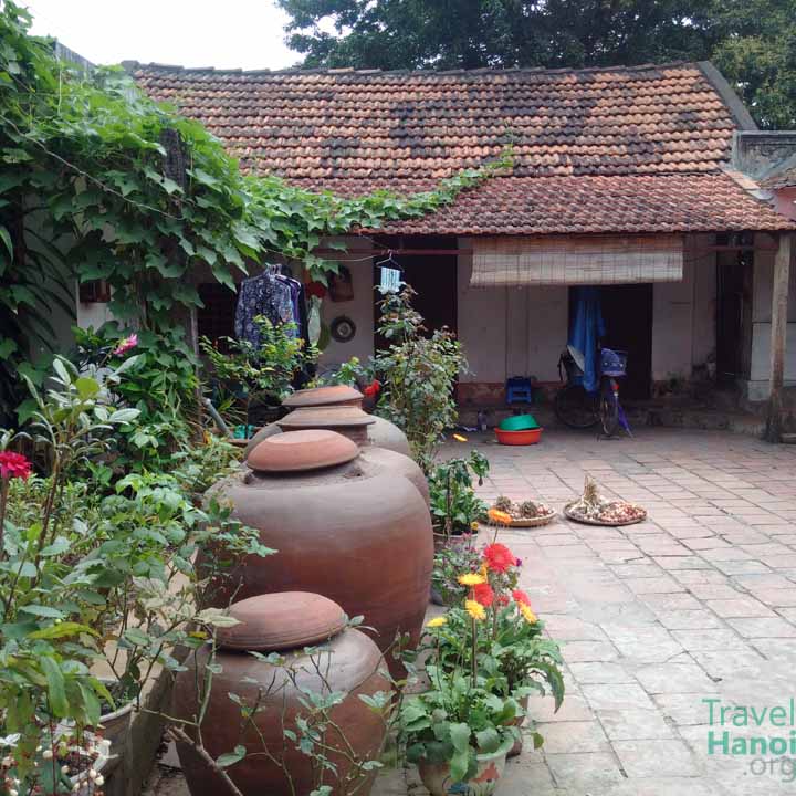 duong lam ancient vietnamese village