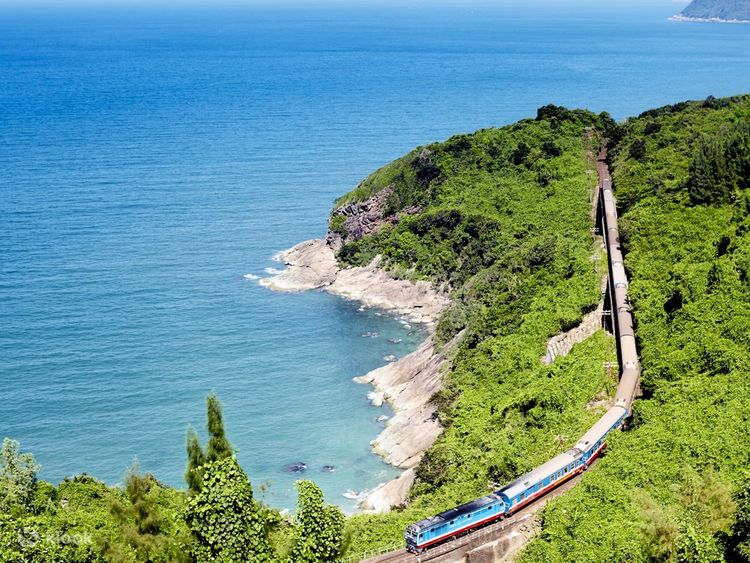 scenic train danang to hue