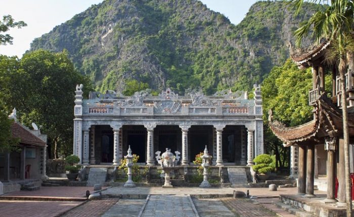 hoa lu temples