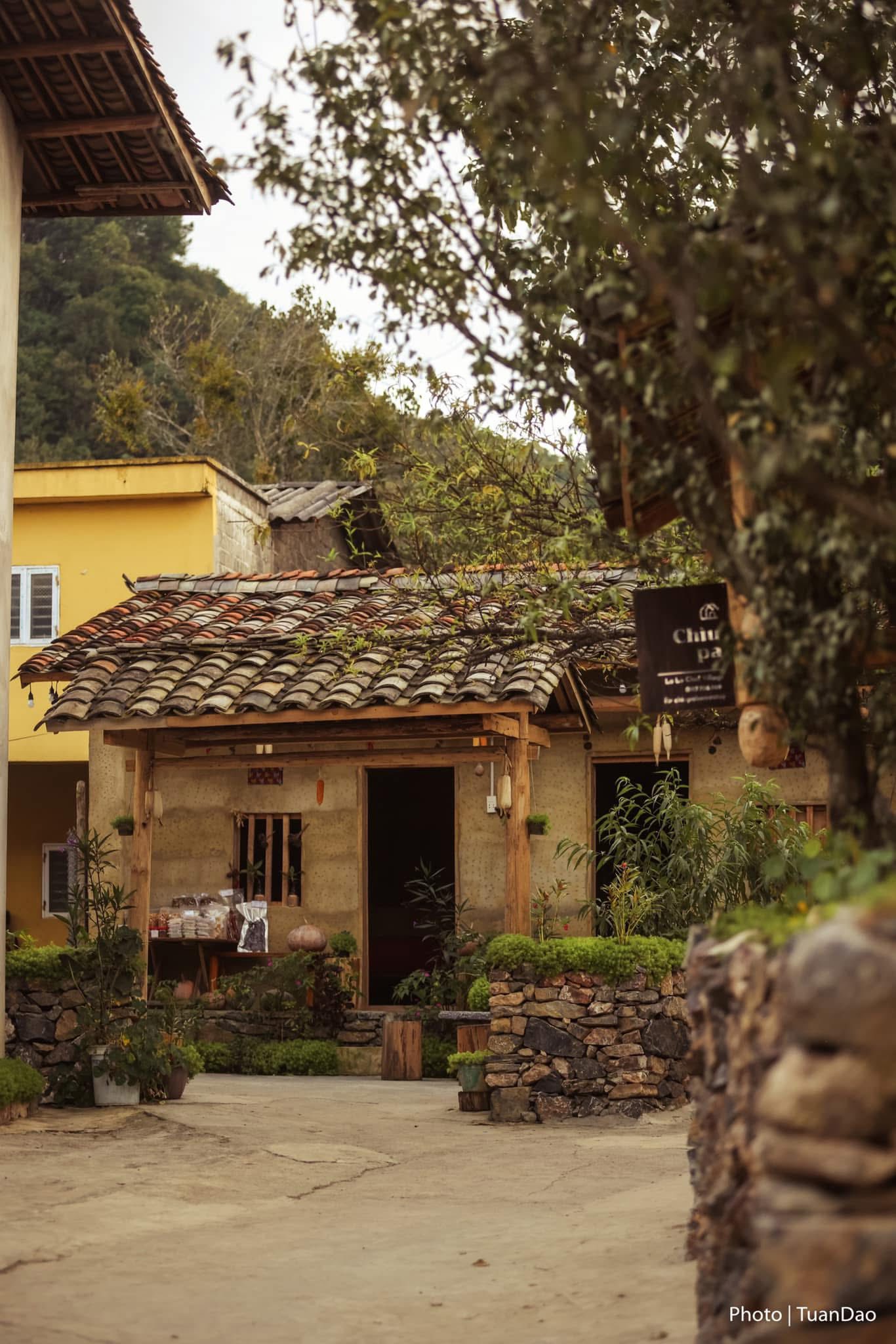 lo lo chai village